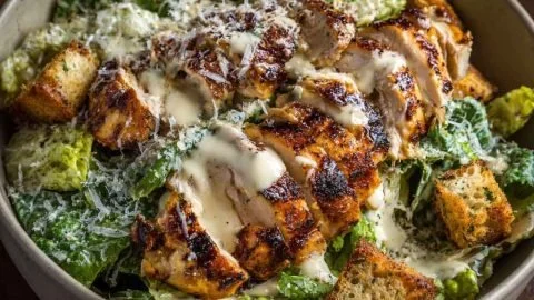 Grilled Chicken Caesar Salad – Fresh, Crunchy & Protein-Packed